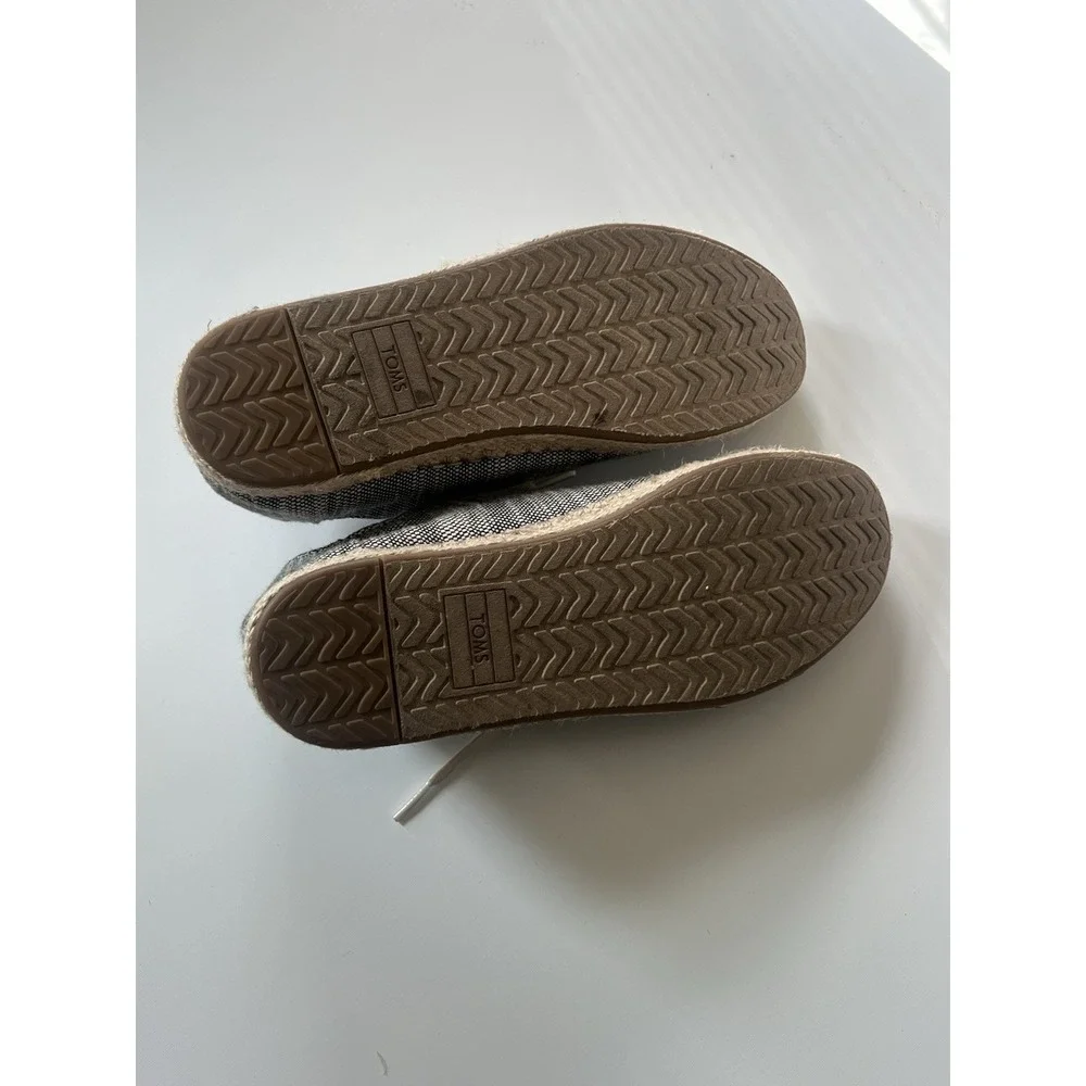 Toms wear thank interior